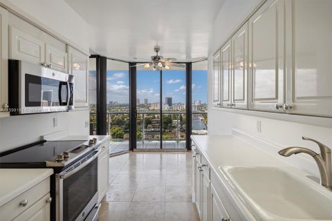 Condo in Aventura, Florida, 2 bedrooms  № 1220560 - photo 7