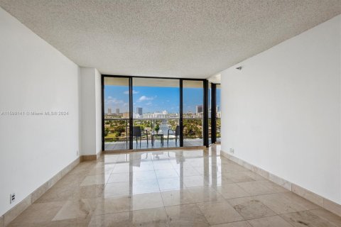 Condo in Aventura, Florida, 2 bedrooms  № 1220560 - photo 3