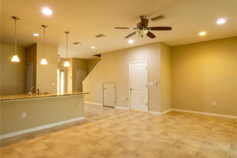 Townhouse in Tampa, Florida 3 bedrooms, 144 sq.m. № 1411045 - photo 5