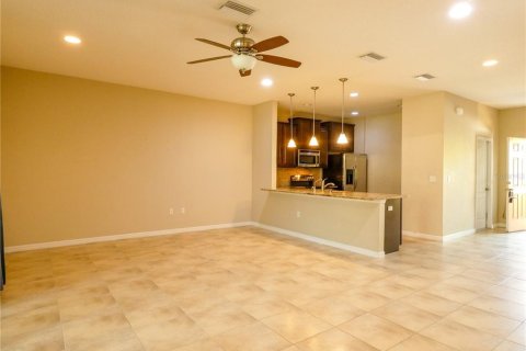 Townhouse in Tampa, Florida 3 bedrooms, 144 sq.m. № 1411045 - photo 4