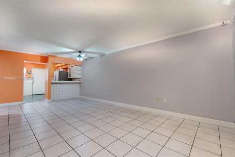 Condo in Hialeah, Florida, 3 bedrooms  № 1333350 - photo 28