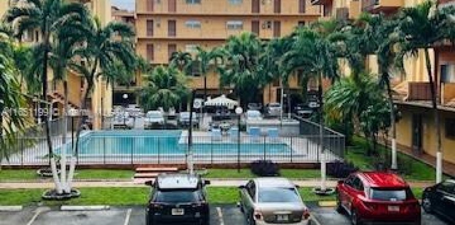 Condo à Hialeah, Floride, 3 chambres  № 1333350