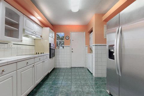 Condo in Hialeah, Florida, 3 bedrooms  № 1333350 - photo 17