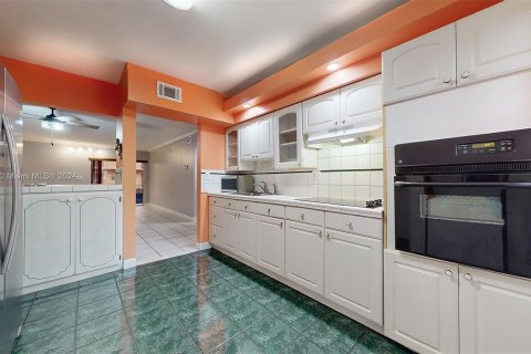 Condo in Hialeah, Florida, 3 bedrooms  № 1333350 - photo 20