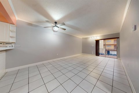 Copropriété à vendre à Hialeah, Floride: 3 chambres, 114.83 m2 № 1333350 - photo 27