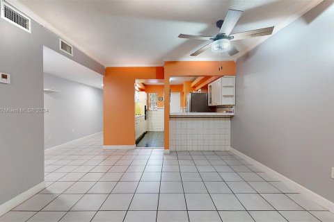 Condo in Hialeah, Florida, 3 bedrooms  № 1333350 - photo 23