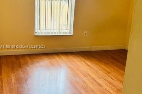 Condo in Hialeah, Florida, 3 bedrooms  № 1333350 - photo 8