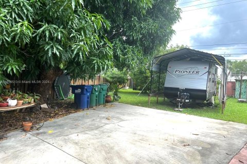 House in Miami Gardens, Florida 3 bedrooms, 116.5 sq.m. № 1365388 - photo 24