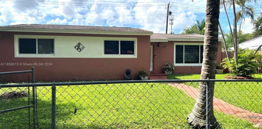 House in Miami Gardens, Florida 3 bedrooms, 116.5 sq.m. № 1365388