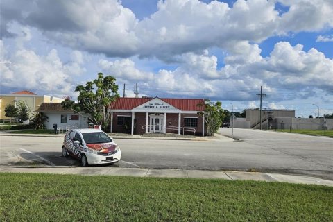 Commercial property in Okeechobee, Florida № 1311415 - photo 1