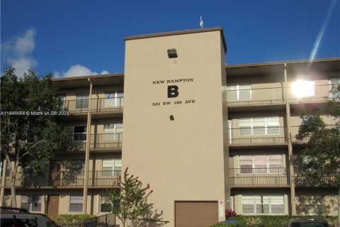 Condominio en venta en Pembroke Pines, Florida, 2 dormitorios, 88.54 m2 № 1092482 - foto 1