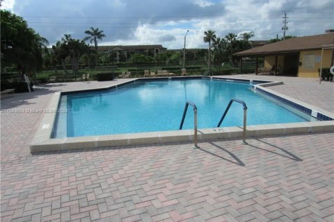 Condominio en venta en Pembroke Pines, Florida, 2 dormitorios, 88.54 m2 № 1092482 - foto 11