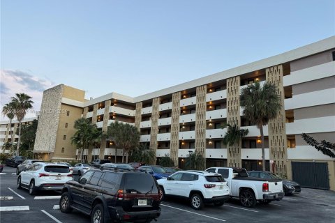 Condominio en venta en Hallandale Beach, Florida, 1 dormitorio, 81.38 m2 № 1207005 - foto 1