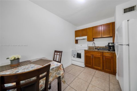 Propiedad comercial en venta en Miami, Florida № 782477 - foto 28