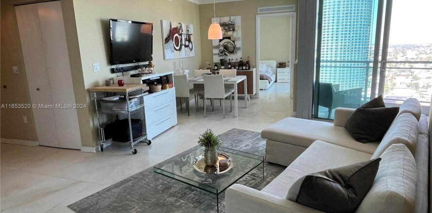 Condominio en Miami, Florida, 2 dormitorios  № 1368864