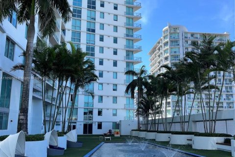 Condo in Miami, Florida, 2 bedrooms  № 1368864 - photo 19