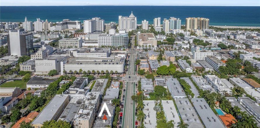 Commercial property in Miami Beach, Florida № 643130