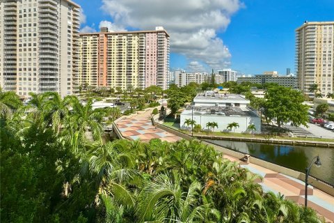 Condominio en venta en Sunny Isles Beach, Florida, 3 dormitorios, 125.7 m2 № 1404123 - foto 26