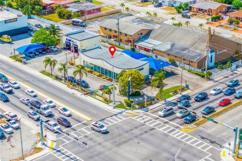 Commercial property in Hialeah, Florida № 1180890 - photo 1