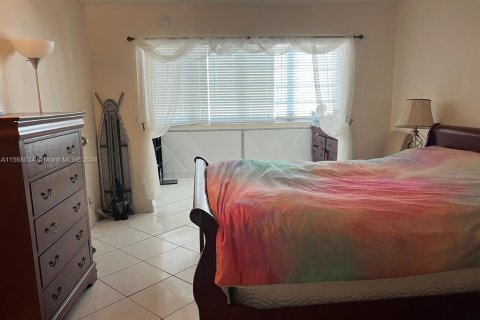 Condo in Hallandale Beach, Florida, 1 bedroom  № 1115917 - photo 8