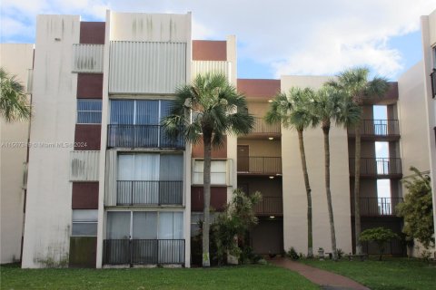 Condo in Miami, Florida, 2 bedrooms  № 1115949 - photo 1