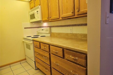 Condo in New Port Richey, Florida, 1 bedroom  № 1415819 - photo 14