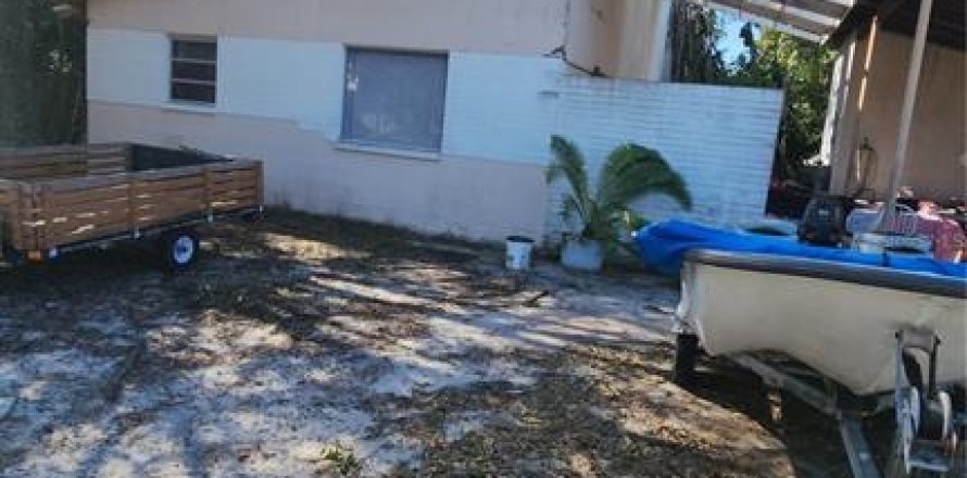 House in Tampa, Florida 2 bedrooms, 86.96 sq.m. № 1415818