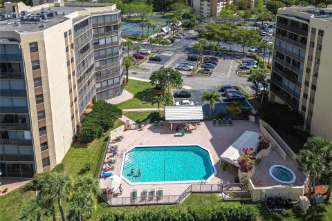 Condo in Lauderhill, Florida, 2 bedrooms  № 948912 - photo 24