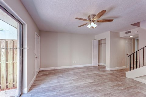 Touwnhouse à vendre à Lauderhill, Floride: 2 chambres, 94.76 m2 № 1305185 - photo 13