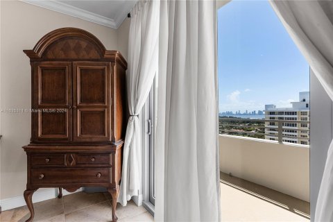 Condo in Miami Beach, Florida, 2 bedrooms  № 1305075 - photo 13