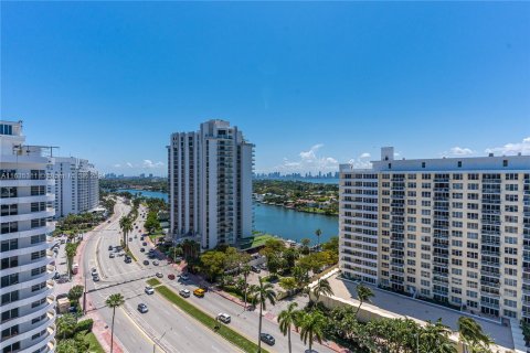 Condo in Miami Beach, Florida, 2 bedrooms  № 1305075 - photo 27