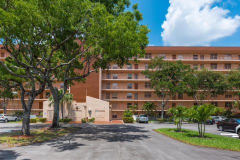 Condo in Delray Beach, Florida, 2 bedrooms  № 919645 - photo 16