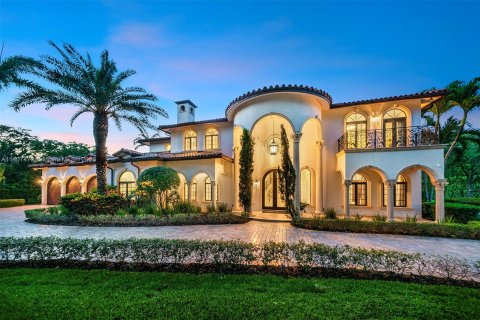 Villa ou maison à vendre à Pinecrest, Floride: 6 chambres, 893.72 m2 № 568026 - photo 1