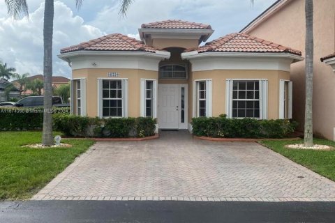 Casa en venta en Miami, Florida, 3 dormitorios, 114.64 m2 № 1398247 - foto 1