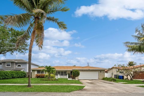 House in Fort Lauderdale, Florida 4 bedrooms, 195.37 sq.m. № 1398156 - photo 1