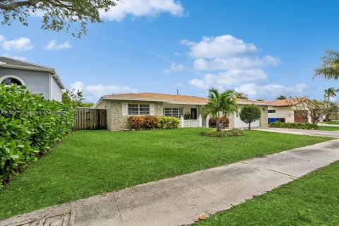 House in Fort Lauderdale, Florida 4 bedrooms, 195.37 sq.m. № 1398156 - photo 2