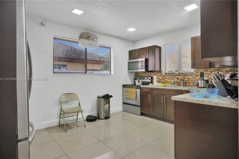 Propiedad comercial en venta en Miami, Florida, 231.33 m2 № 1398195 - foto 6