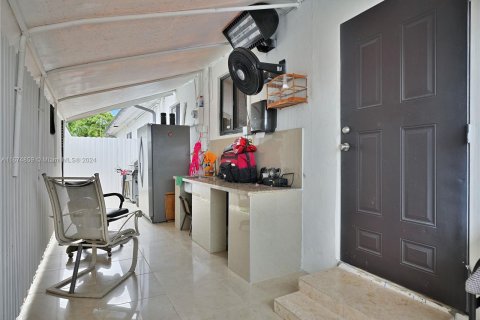 Immobilier commercial à vendre à Miami, Floride: 231.33 m2 № 1398195 - photo 10