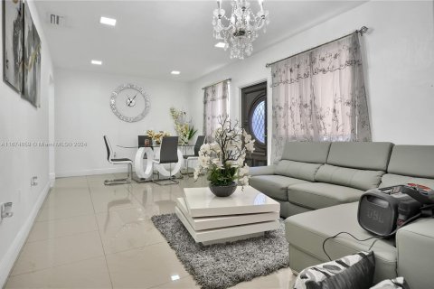 Immobilier commercial à vendre à Miami, Floride: 231.33 m2 № 1398195 - photo 3