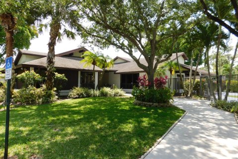 House in Royal Palm Beach, Florida 3 bedrooms, 120.59 sq.m. № 1183663 - photo 7