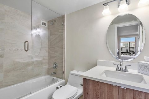 Copropriété à vendre à Hallandale Beach, Floride: 1 chambre, 85.01 m2 № 1321138 - photo 13