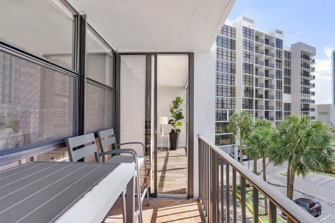 Copropriété à vendre à Hallandale Beach, Floride: 1 chambre, 85.01 m2 № 1321138 - photo 18