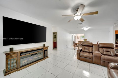 House in Fort Lauderdale, Florida 3 bedrooms, 144.93 sq.m. № 1321137 - photo 6