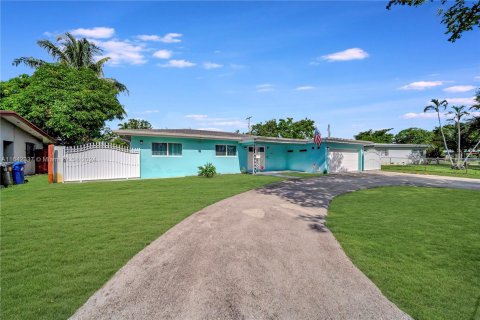 House in Fort Lauderdale, Florida 3 bedrooms, 144.93 sq.m. № 1321137 - photo 3