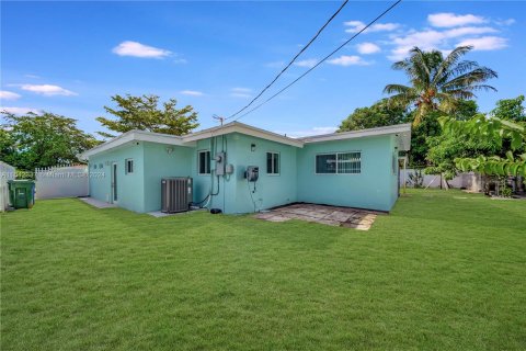 House in Fort Lauderdale, Florida 3 bedrooms, 144.93 sq.m. № 1321137 - photo 24