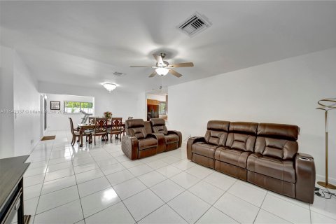 House in Fort Lauderdale, Florida 3 bedrooms, 144.93 sq.m. № 1321137 - photo 5