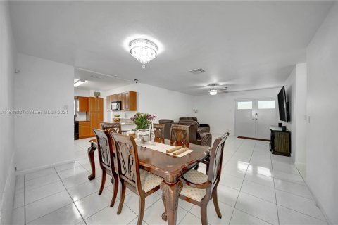 House in Fort Lauderdale, Florida 3 bedrooms, 144.93 sq.m. № 1321137 - photo 9