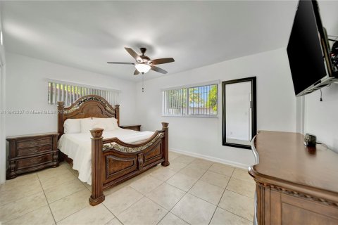 House in Fort Lauderdale, Florida 3 bedrooms, 144.93 sq.m. № 1321137 - photo 13