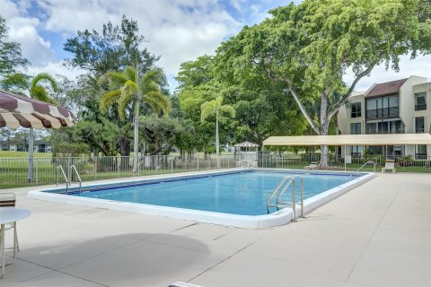 Condominio en venta en Tamarac, Florida, 2 dormitorios, 94.11 m2 № 1017054 - foto 2