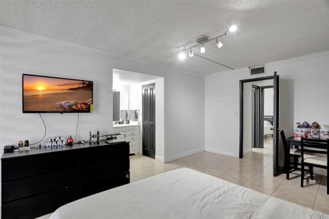 Condominio en venta en Tamarac, Florida, 2 dormitorios, 94.11 m2 № 1017054 - foto 20